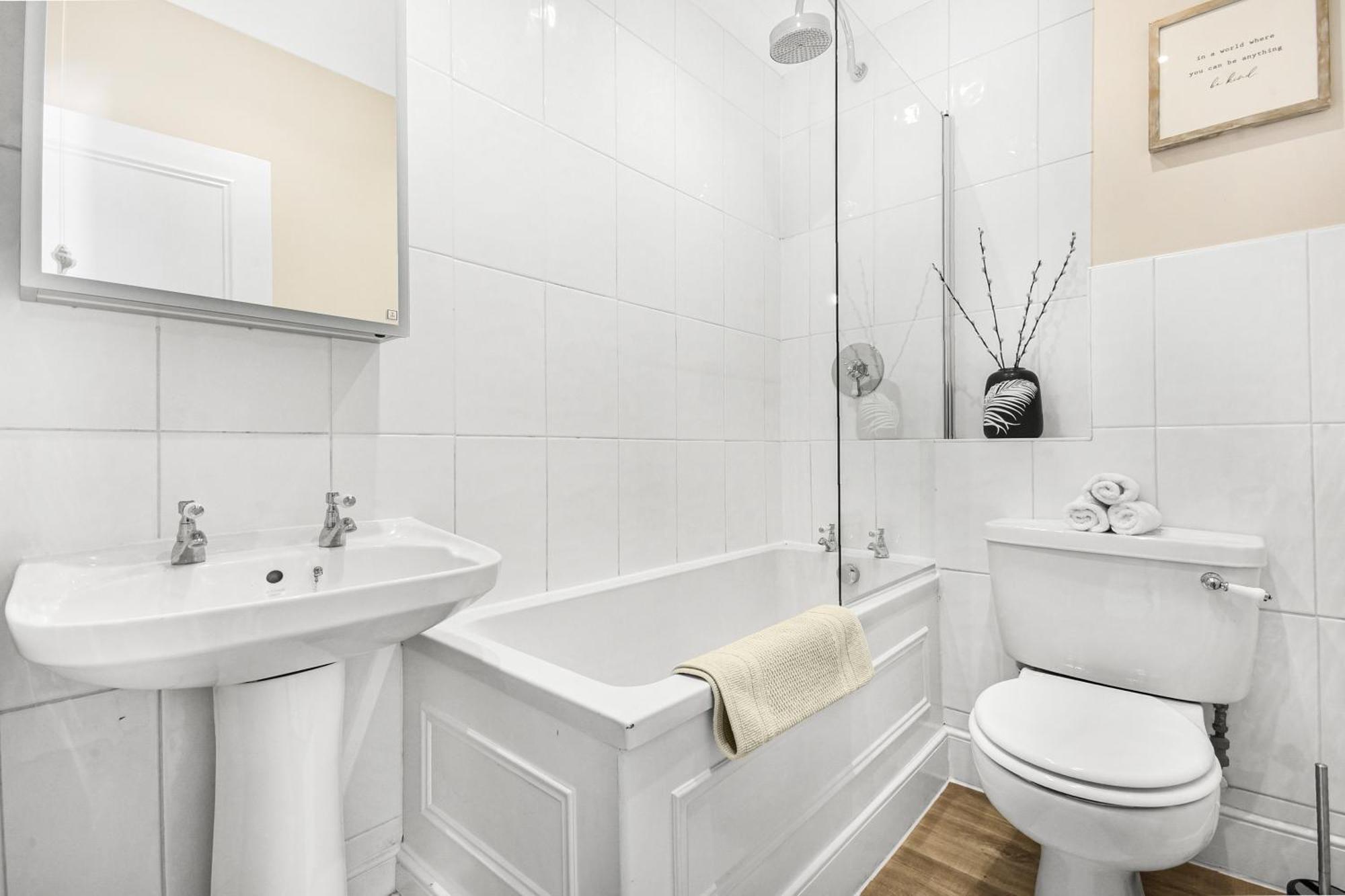 Lovely Large 1 Bed Renovated Flat W Balcony & 600Mb Wifi London Exterior photo
