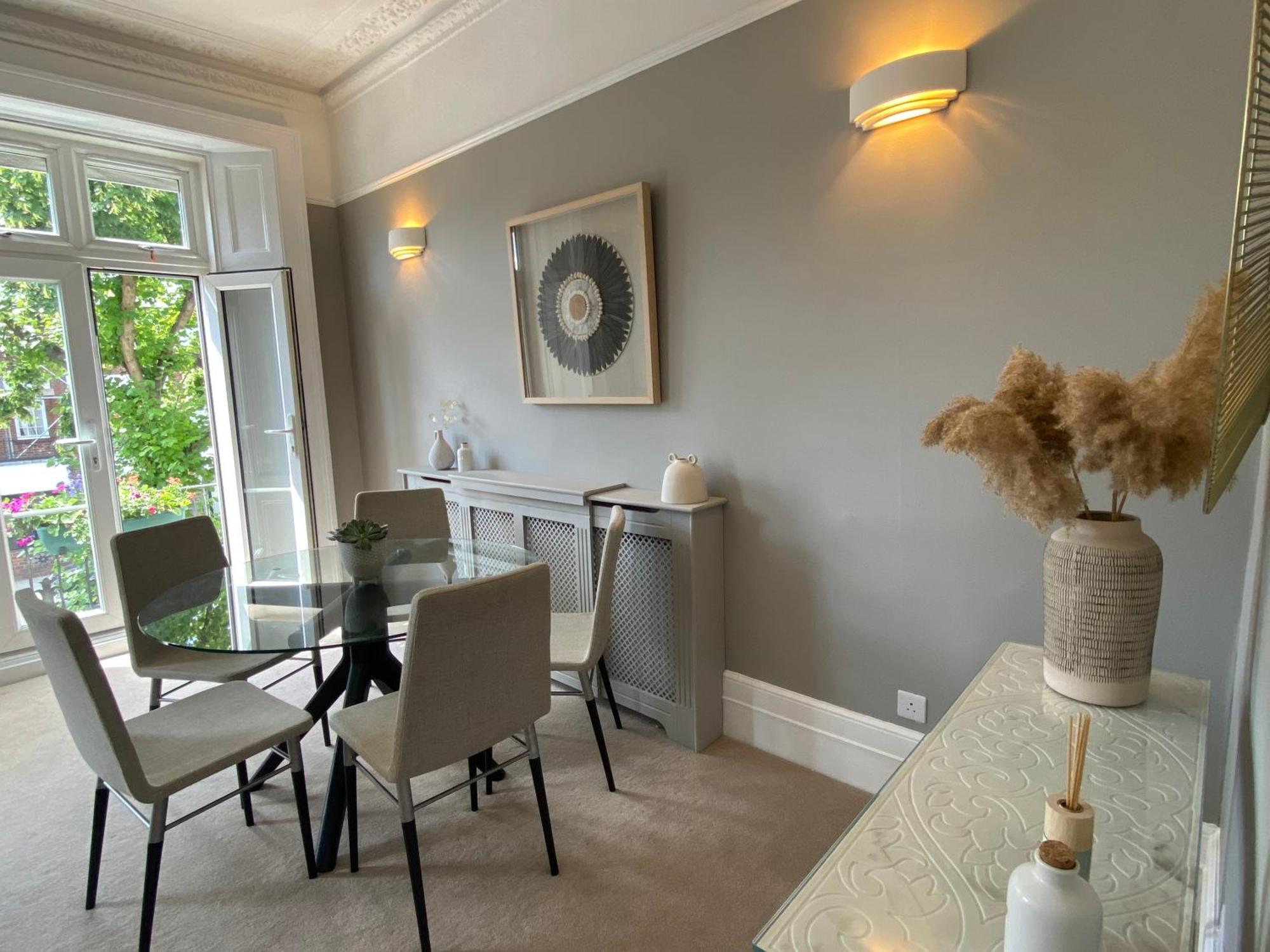 Lovely Large 1 Bed Renovated Flat W Balcony & 600Mb Wifi London Exterior photo